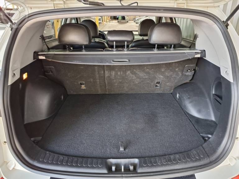 KIA MOTORS - SPORTAGE 2.0 LX 4X2 16V FLEX 4P AUTOMÁTICO - 2015/2015 - BRANCA - R$ 78.900,00