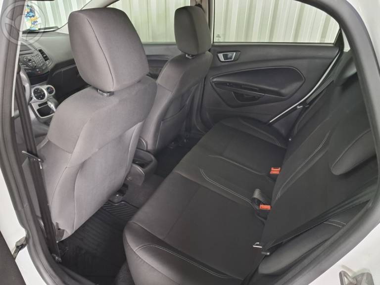 FORD - FIESTA 1.6 SE HATCH 16V FLEX 4P AUTOMÁTICO - 2015/2016 - BRANCA - R$ 51.900,00