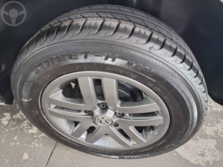 VOLKSWAGEN - FOX 1.0 MI 8V FLEX 4P MANUAL - 2009/2010 - PRATA - R$ 26.900,00