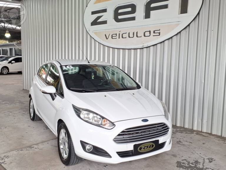 FORD - FIESTA 1.6 SE HATCH 16V FLEX 4P AUTOMÁTICO - 2015/2016 - BRANCA - R$ 51.900,00