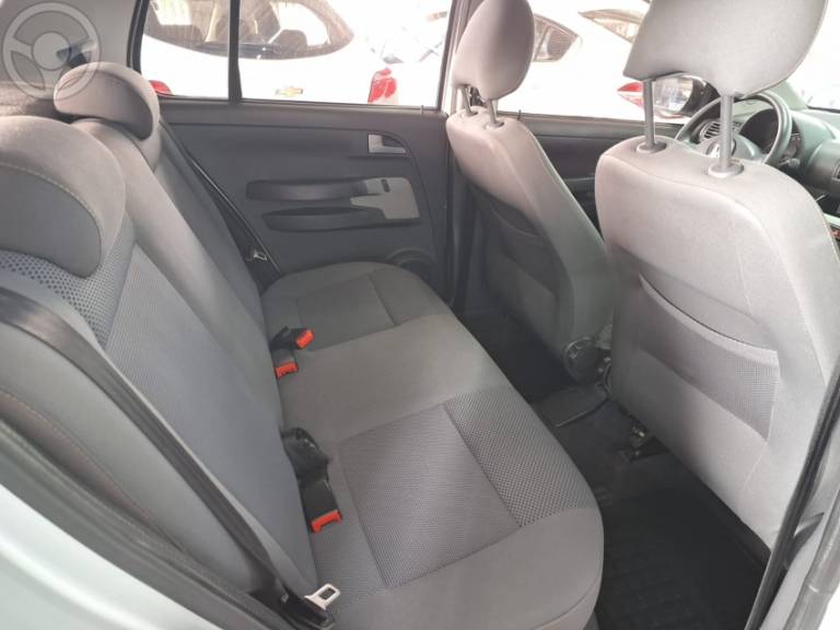 VOLKSWAGEN - FOX 1.0 MI 8V FLEX 4P MANUAL - 2009/2010 - PRATA - R$ 26.900,00