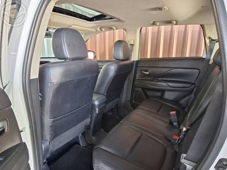 MITSUBISHI - OUTLANDER 2.0 16V 4P AUTOMÁTICO - 2015/2016 - BRANCA - R$ 88.900,00