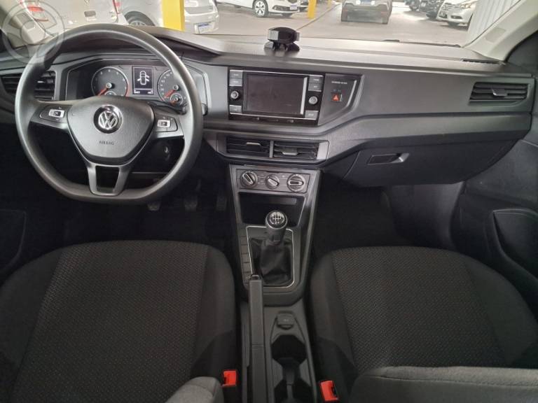 VOLKSWAGEN - POLO 1.0MPI TOTAL FLEX MANUAL - 2020/2021 - BRANCA - R$ 69.900,00