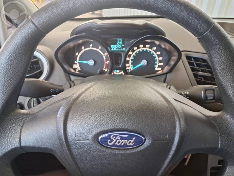 FORD - FIESTA 1.6 SE HATCH 16V FLEX 4P MANUAL - 2017/2017 - BRANCA - R$ 52.900,00