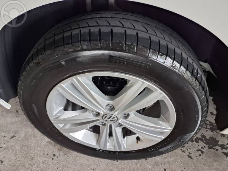 VOLKSWAGEN - POLO 1.0MPI TOTAL FLEX MANUAL - 2020/2021 - BRANCA - R$ 69.900,00