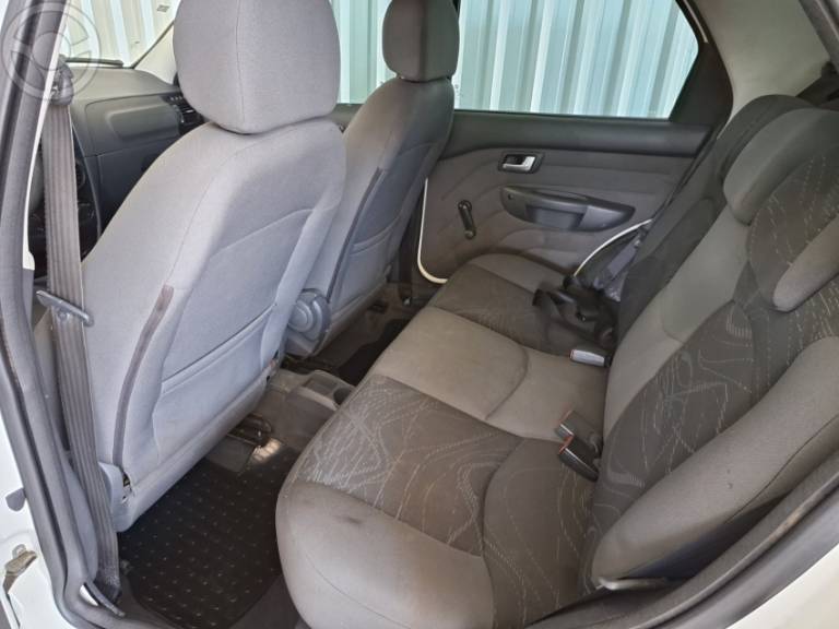 FIAT - SIENA 1.0 MPI EL 8V FLEX 4P MANUAL - 2014/2015 - BRANCA - R$ 31.500,00