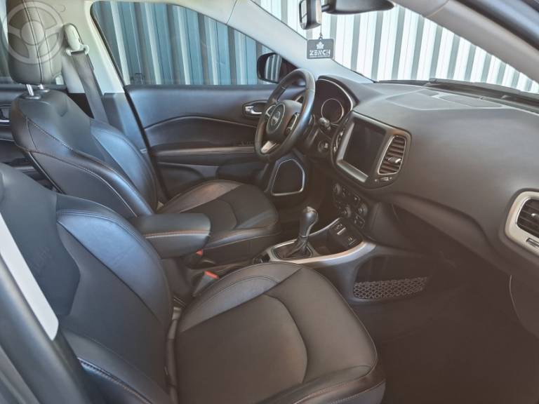 JEEP - COMPASS 2.0 16V FLEX LONGITUDE AUTOMÁTICO - 2019/2020 - CINZA - R$ 101.500,00