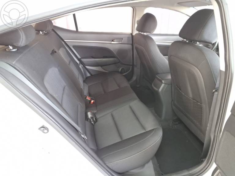 HYUNDAI - ELANTRA 2.0 16V FLEX 4P AUTOMÁTICO - 2016/2017 - BRANCA - R$ 79.900,00