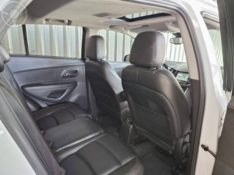 CHEVROLET - TRACKER 1.4 16V TURBO FLEX LTZ AUTOMÁTICO - 2016/2017 - BRANCA - R$ 83.900,00