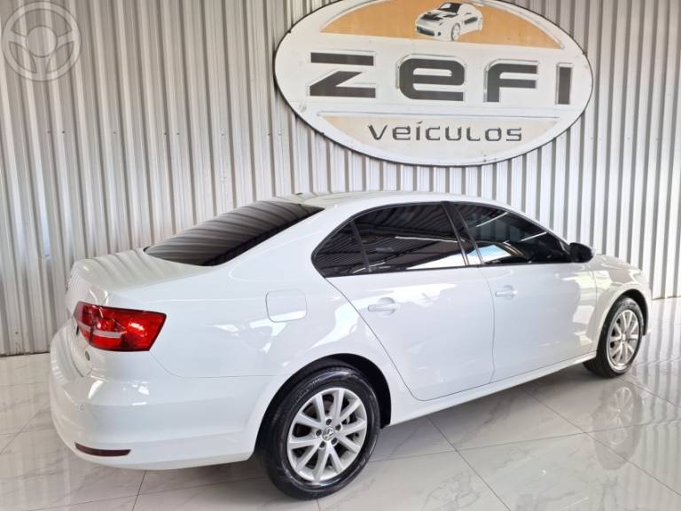 VOLKSWAGEN - JETTA 2.0 TRENDLINE FLEX 4P TIPTRONIC - 2014/2015 - BRANCA - R$ 64.900,00