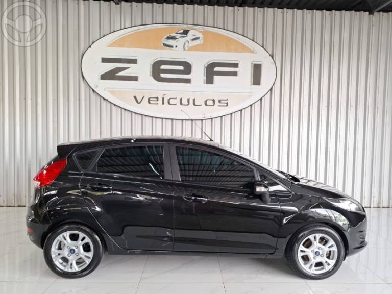 FORD - FIESTA 1.6 SE HATCH 16V FLEX 4P MANUAL - 2015/2016 - PRETA - R$ 49.900,00