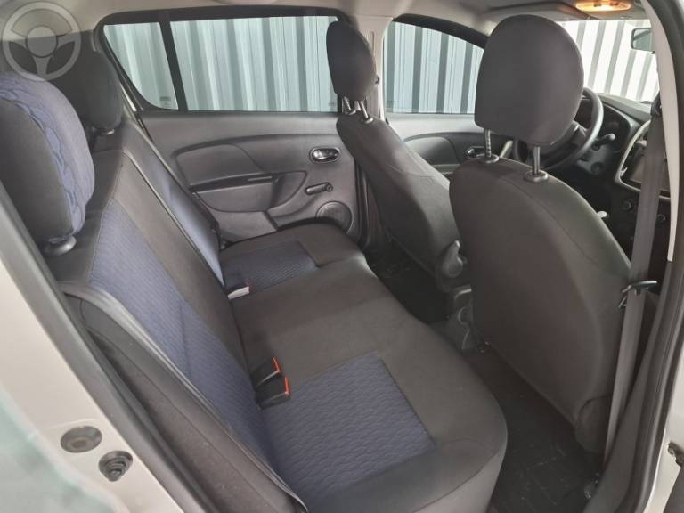 RENAULT - SANDERO 1.6 EXPRESSION 8V FLEX 4P MANUAL - 2015/2015 - PRATA - R$ 38.900,00