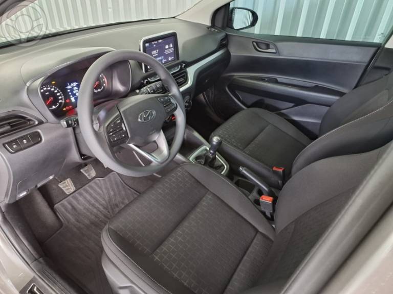 HYUNDAI - HB20 1.0 COMFORT PLUS 12V FLEX 4P MANUAL - 2023/2024 - DOURADA - R$ 71.500,00