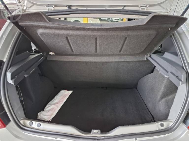 RENAULT - SANDERO 1.6 EXPRESSION 8V FLEX 4P MANUAL - 2012/2013 - PRATA - R$ 34.900,00