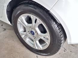FORD - FIESTA 1.6 SE HATCH 16V FLEX 4P AUTOMÁTICO - 2015/2016 - BRANCA - R$ 51.900,00