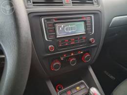 VOLKSWAGEN - JETTA 2.0 TRENDLINE FLEX 4P TIPTRONIC - 2014/2015 - BRANCA - R$ 64.900,00