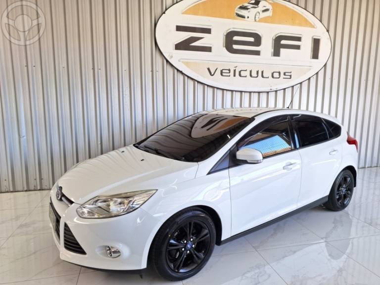FORD - FOCUS 1.6 SE 16V FLEX 4P AUTOMÁTICO - 2014/2015 - BRANCA - R$ 52.900,00