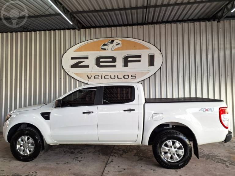FORD - RANGER 3.2 XLS 4X4 CD 20V DIESEL 4P AUTOMÁTICO - 2015/2015 - BRANCA - R$ 109.900,00