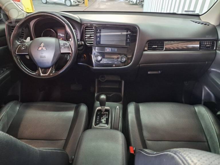 MITSUBISHI - OUTLANDER 2.0 16V 4P AUTOMÁTICO - 2015/2016 - BRANCA - R$ 88.900,00