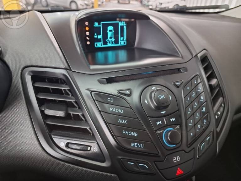 FORD - FIESTA 1.6 SE HATCH 16V FLEX 4P AUTOMÁTICO - 2015/2016 - BRANCA - R$ 51.900,00