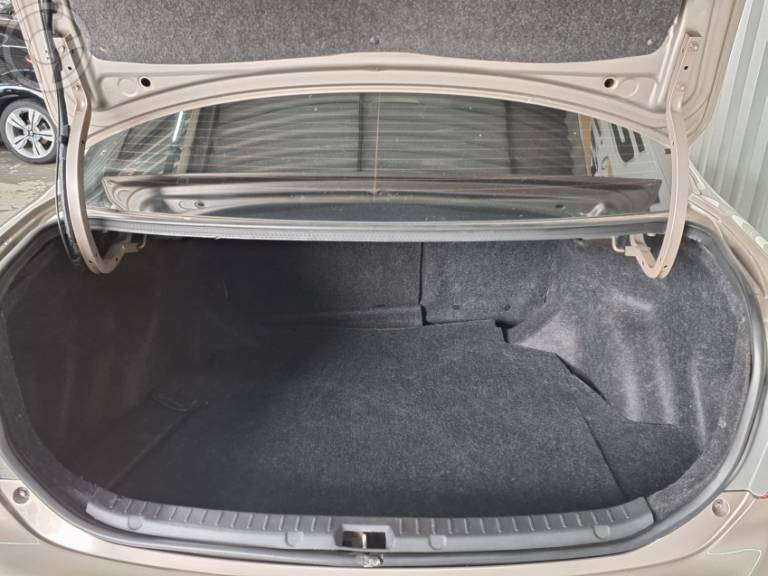 TOYOTA - COROLLA 1.8 SE-G 16V FLEX 4P AUTOMÁTICO - 2008/2009 - BEGE - R$ 58.900,00