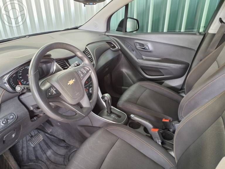 CHEVROLET - TRACKER 1.4 16V TURBO FLEX LT AUTOMÁTICO - 2018/2018 - PRETA - R$ 81.900,00