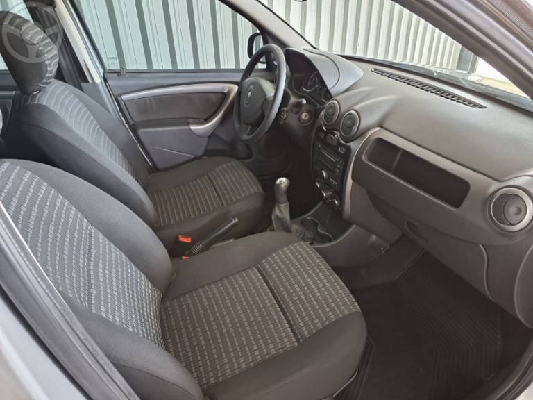 RENAULT - SANDERO 1.6 EXPRESSION 8V FLEX 4P MANUAL - 2012/2013 - PRATA - R$ 34.900,00