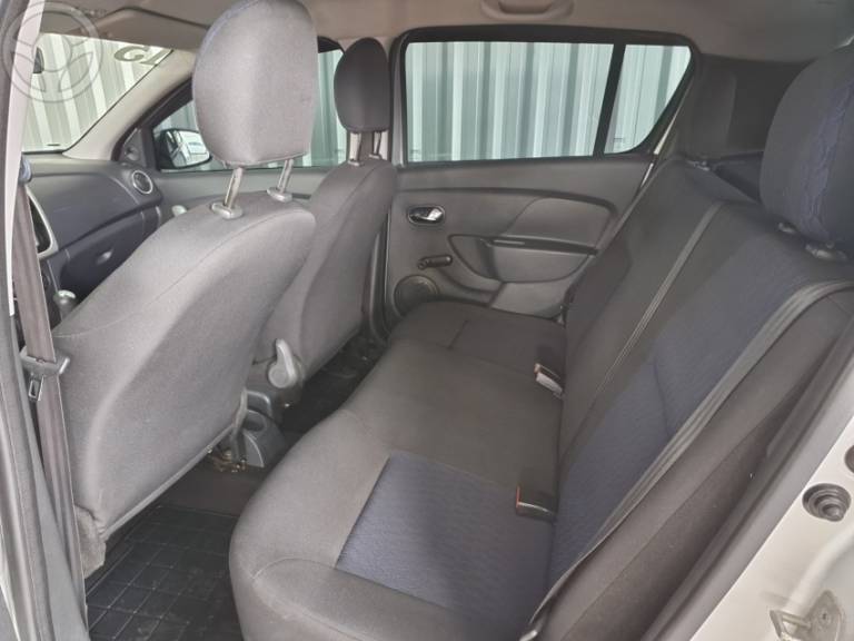 RENAULT - SANDERO 1.6 EXPRESSION 8V FLEX 4P MANUAL - 2015/2015 - PRATA - R$ 38.900,00