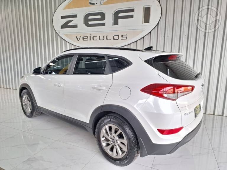 HYUNDAI - TUCSON 1.6 16V T-GDI GLS ECOSHIFT - 2017/2018 - BRANCA - R$ 99.900,00
