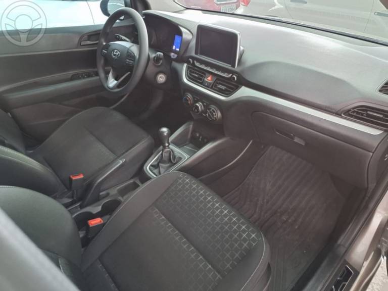 HYUNDAI - HB20 1.0 COMFORT PLUS 12V FLEX 4P MANUAL - 2023/2024 - DOURADA - R$ 71.500,00