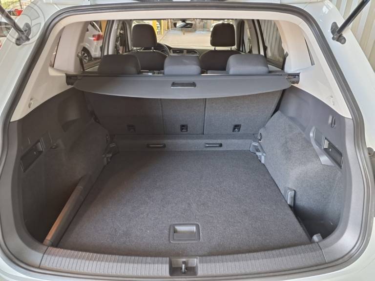 VOLKSWAGEN - TIGUAN 1.4 ALLSPACE 250 TSI FLEX 4P - 2018/2018 - BRANCA - R$ 111.900,00