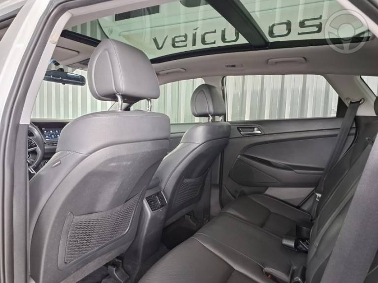 HYUNDAI - TUCSON 1.6 16V T-GDI GLS ECOSHIFT - 2017/2018 - BRANCA - R$ 99.900,00