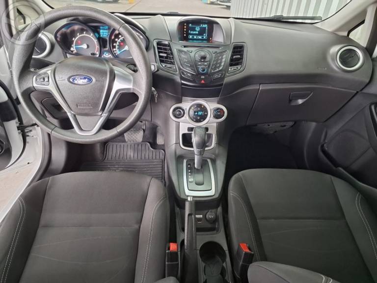 FORD - FIESTA 1.6 SE HATCH 16V FLEX 4P AUTOMÁTICO - 2015/2016 - BRANCA - R$ 51.900,00