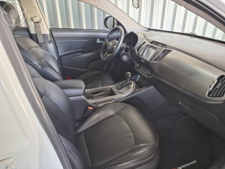 KIA MOTORS - SPORTAGE 2.0 LX 4X2 16V FLEX 4P AUTOMÁTICO - 2015/2015 - BRANCA - R$ 78.900,00
