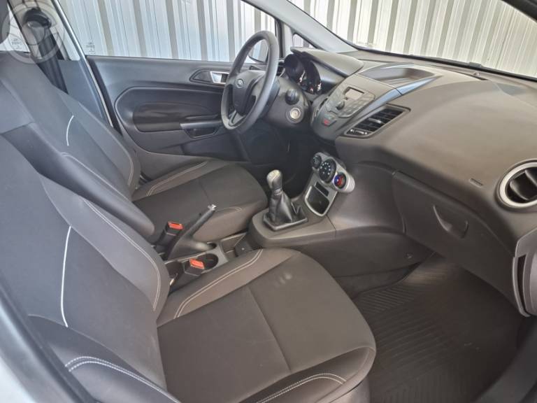 FORD - FIESTA 1.6 SE HATCH 16V FLEX 4P MANUAL - 2017/2017 - BRANCA - R$ 52.900,00
