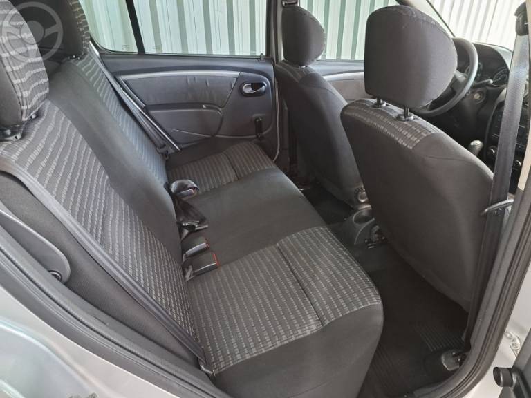 RENAULT - SANDERO 1.6 EXPRESSION 8V FLEX 4P MANUAL - 2012/2013 - PRATA - R$ 34.900,00