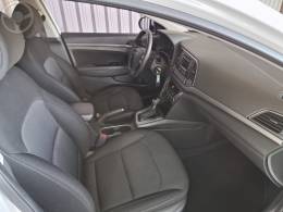 HYUNDAI - ELANTRA 2.0 16V FLEX 4P AUTOMÁTICO - 2016/2017 - BRANCA - R$ 79.900,00