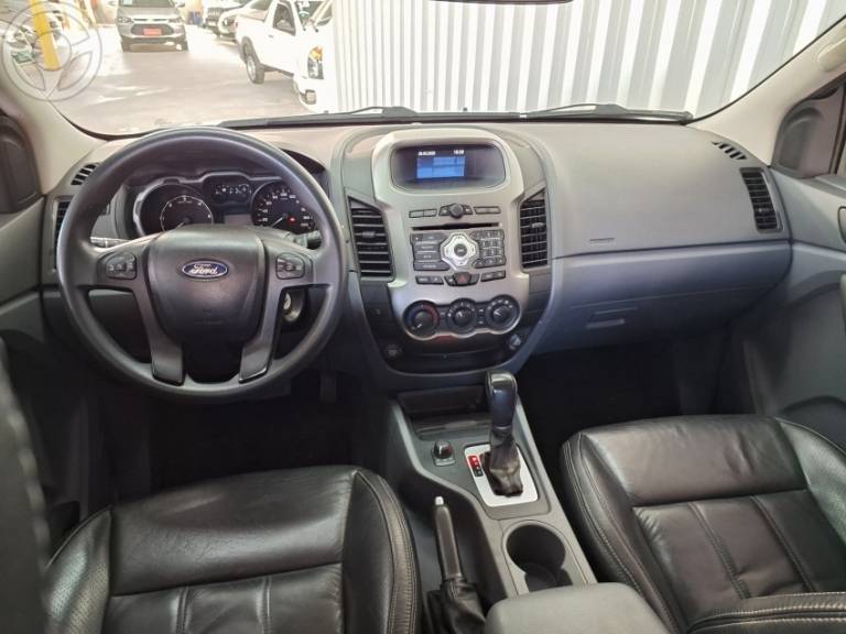 FORD - RANGER 3.2 XLS 4X4 CD 20V DIESEL 4P AUTOMÁTICO - 2015/2015 - BRANCA - R$ 109.900,00