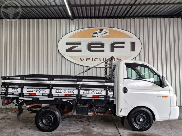 HYUNDAI - HR 2.5 LONGOCAÇAMBA 4X2 16V 130CV TURBO INTERCOOLER DIESEL 2P MANUAL - 2016/2017 - BRANCA - R$ 110.000,00