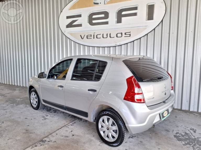 RENAULT - SANDERO 1.6 EXPRESSION 8V FLEX 4P MANUAL - 2012/2013 - PRATA - R$ 34.900,00