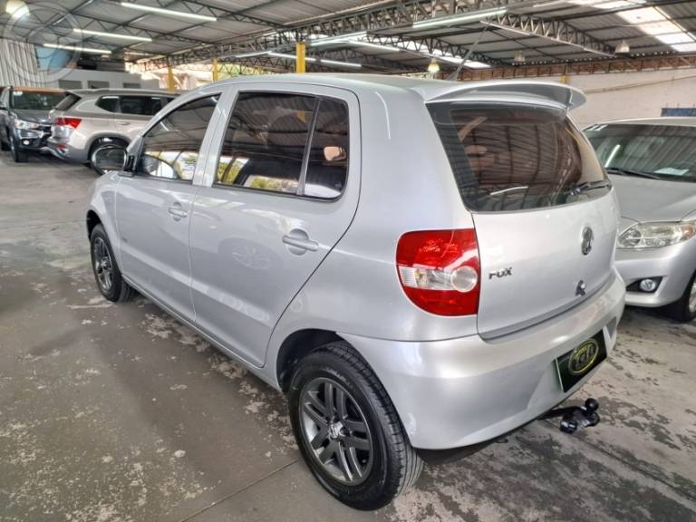 VOLKSWAGEN - FOX 1.0 MI 8V FLEX 4P MANUAL - 2009/2010 - PRATA - R$ 26.900,00