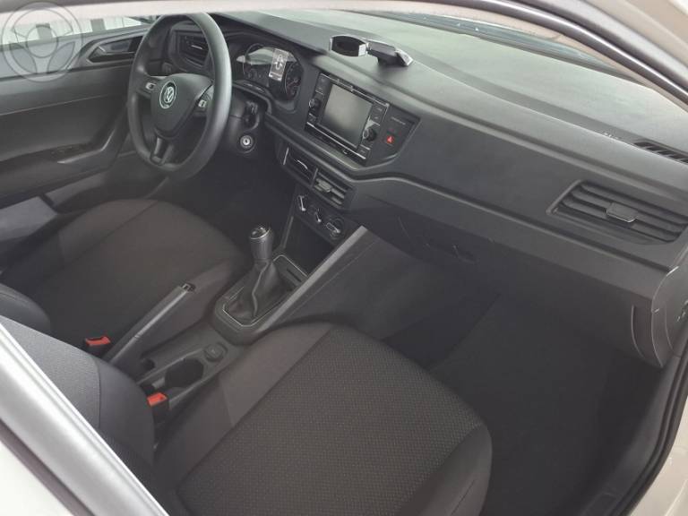 VOLKSWAGEN - POLO 1.0MPI TOTAL FLEX MANUAL - 2020/2021 - BRANCA - R$ 69.900,00