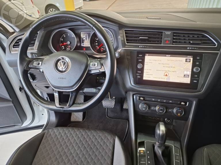 VOLKSWAGEN - TIGUAN 1.4 ALLSPACE 250 TSI FLEX 4P - 2018/2018 - BRANCA - R$ 111.900,00
