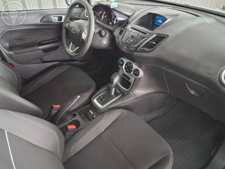 FORD - FIESTA 1.6 SE HATCH 16V FLEX 4P AUTOMÁTICO - 2015/2016 - BRANCA - R$ 51.900,00