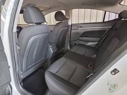 HYUNDAI - ELANTRA 2.0 16V FLEX 4P AUTOMÁTICO - 2016/2017 - BRANCA - R$ 79.900,00