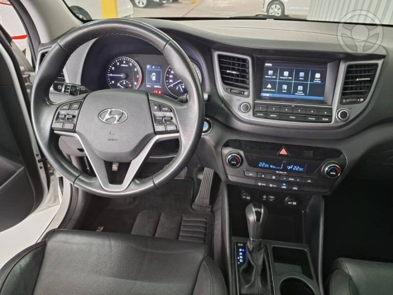 HYUNDAI - TUCSON 1.6 16V T-GDI GLS ECOSHIFT - 2017/2018 - BRANCA - R$ 99.900,00