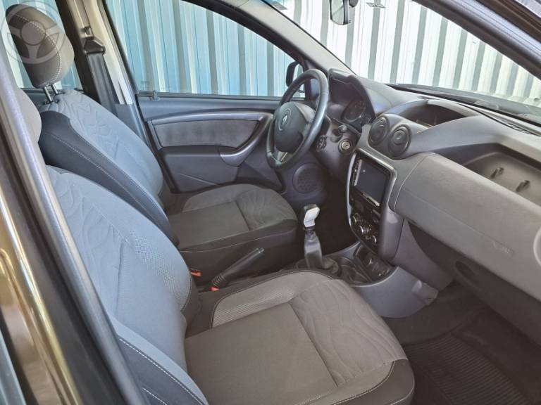 RENAULT - DUSTER 1.6 DYNAMIQUE 4X2 16V FLEX 4P MANUAL - 2013/2014 - VERDE - R$ 53.900,00