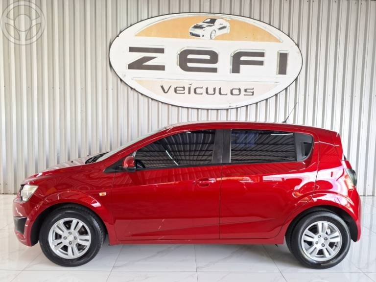 CHEVROLET - SONIC 1.6 LT 16V FLEX 4P MANUAL - 2012/2013 - VERMELHA - R$ 38.500,00