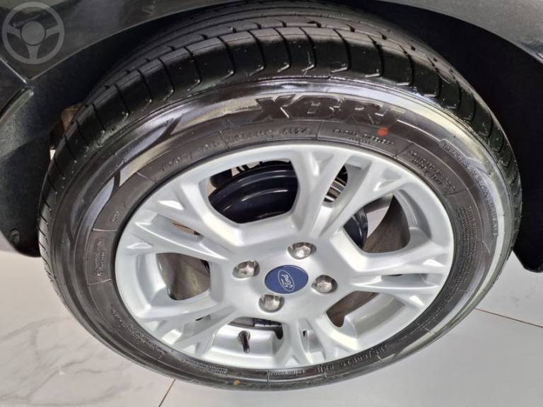 FORD - FIESTA 1.6 SE HATCH 16V FLEX 4P MANUAL - 2015/2016 - PRETA - R$ 49.900,00