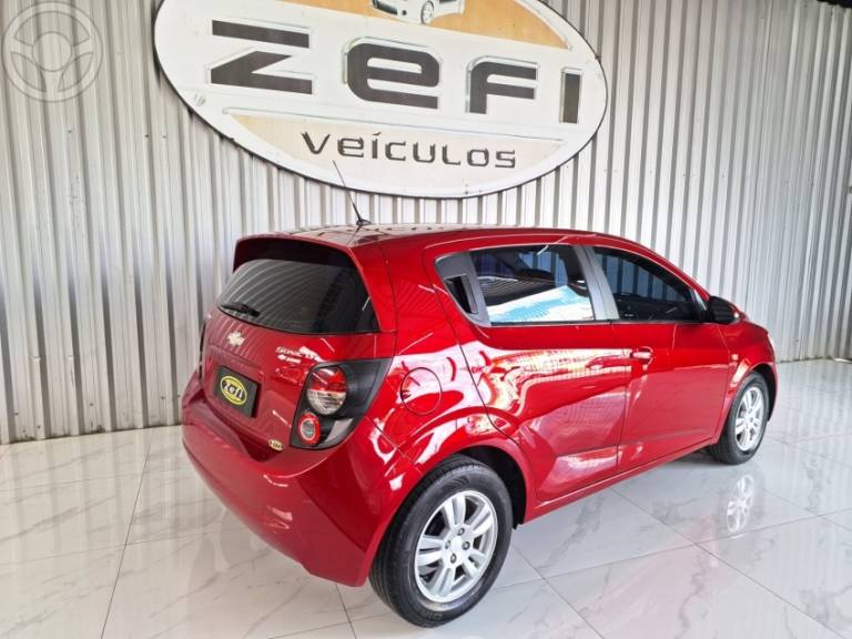 CHEVROLET - SONIC 1.6 LT 16V FLEX 4P MANUAL - 2012/2013 - VERMELHA - R$ 38.500,00